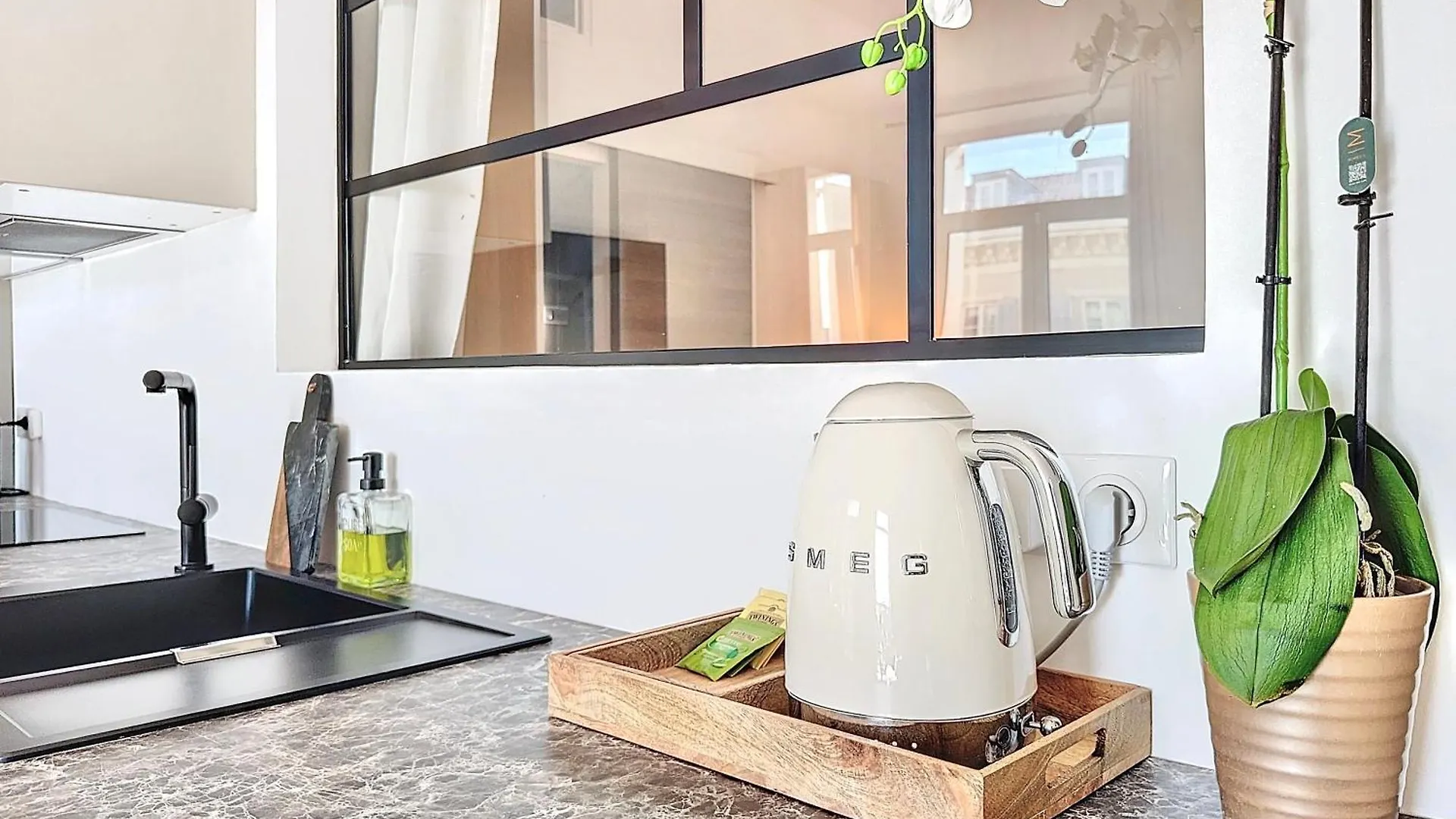Apartment Deluxe Seaview Balcony - 2 Min Palais & Beach Cannes France