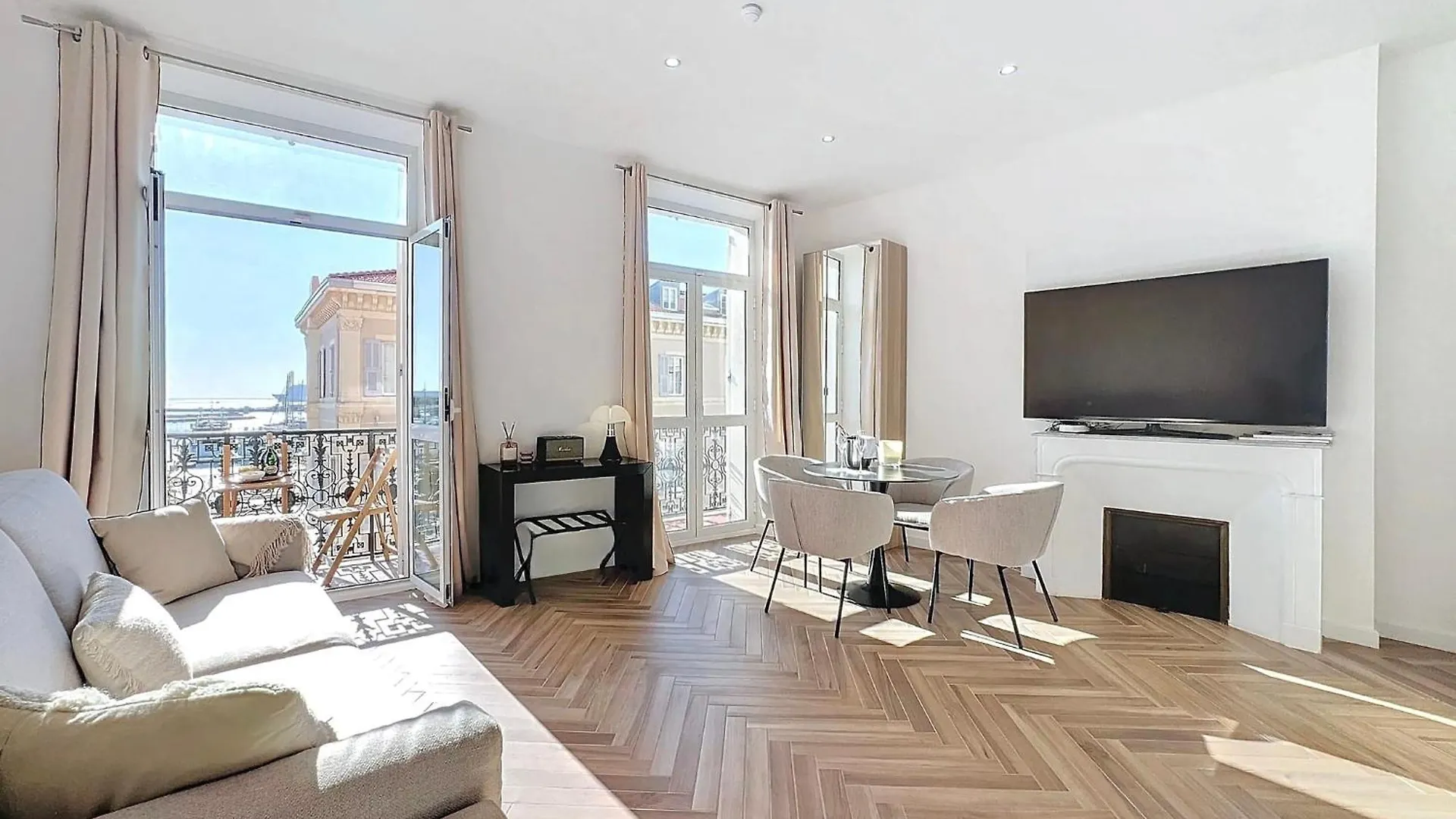 Deluxe Seaview Balcony - 2 Min Palais & Beach Cannes 0*,  France